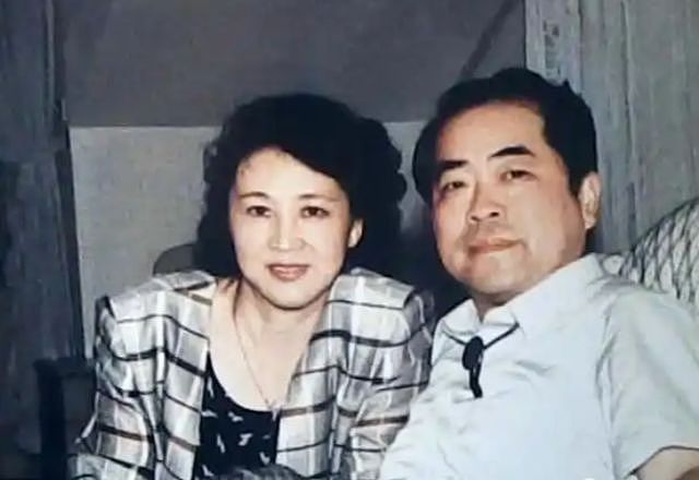曝86岁范曾被小50岁娇妻背刺！出轨继子，并伙同情人倒卖20亿收藏（组图） - 22