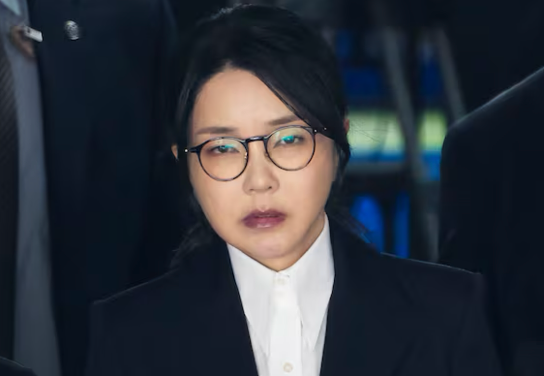 韩国前总统夫妇双双入狱，热爱奢侈品的前第一夫人监狱生活曝光，住6平单人房，打地铺，洗澡要去公共澡堂？（组图） - 12