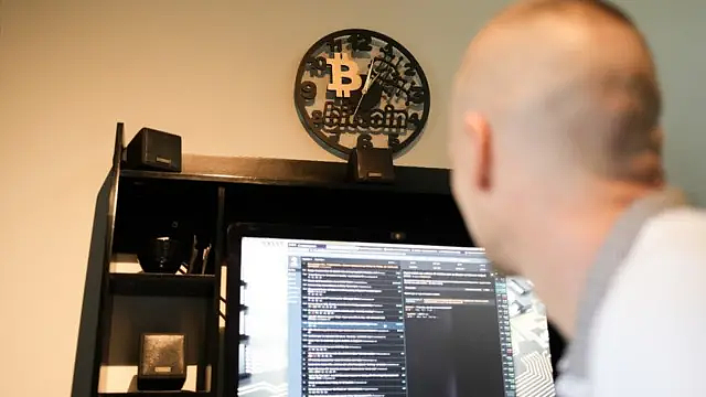 程序员错扔8000枚比特币,价值$9亿!跪求挖垃圾场屡次被拒,如今倒欠百万(组图) - 15
