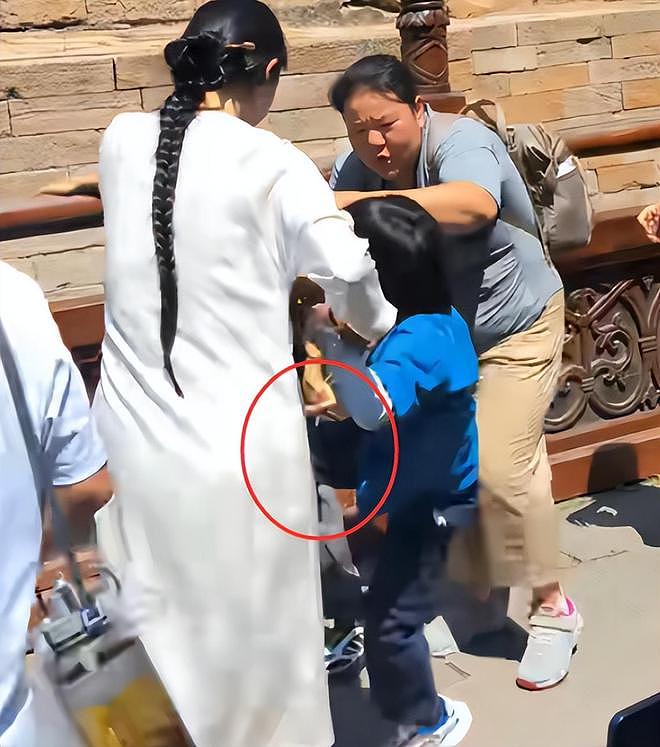 张纪中杜星霖被指偏心！亲儿子公然殴打混血继子，全程冷漠无视（组图） - 3