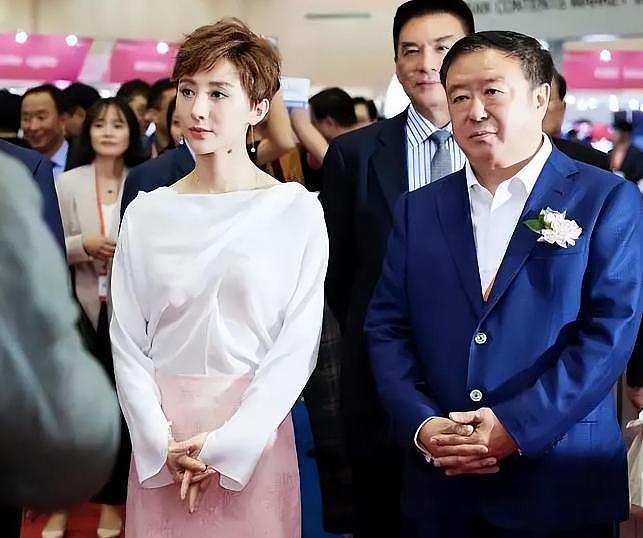 色字头上一把刀！当年娶娇妻的导演们，都为自己的“欲望”付出了代价（组图） - 9