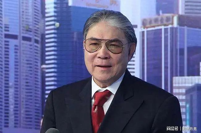 豪门内斗争70亿!亲兄弟为钱闹上法庭,低调夫妇连夜搬出祖宅,今到底鹿死谁手?(组图) - 27