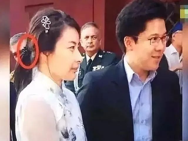 豪门内斗争70亿!亲兄弟为钱闹上法庭,低调夫妇连夜搬出祖宅,今到底鹿死谁手?(组图) - 35