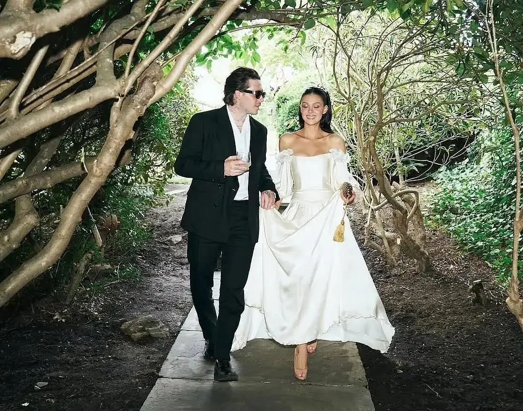 炸!贝克汉姆名媛大儿媳被批自恋狂100%操控老公?女方闺蜜怒怼爆老贝家骚操作猛料:他们才毒(组图) - 5