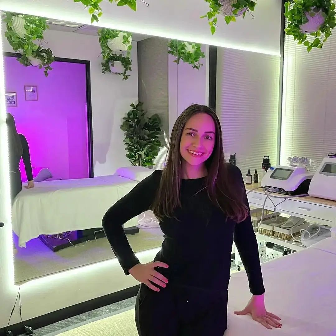 炸!贝克汉姆名媛大儿媳被批自恋狂100%操控老公?女方闺蜜怒怼爆老贝家骚操作猛料:他们才毒(组图) - 2