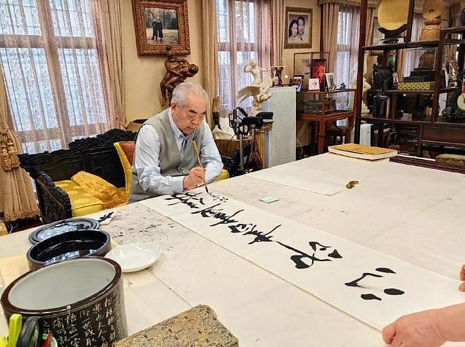 87岁范曾情史曝光，三婚老婆是好友妻子，现小50岁娇妻却出轨继子（组图） - 21