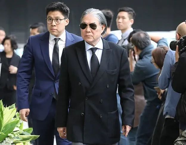 豪门内斗争70亿!亲兄弟为钱闹上法庭,低调夫妇连夜搬出祖宅,今到底鹿死谁手?(组图) - 8