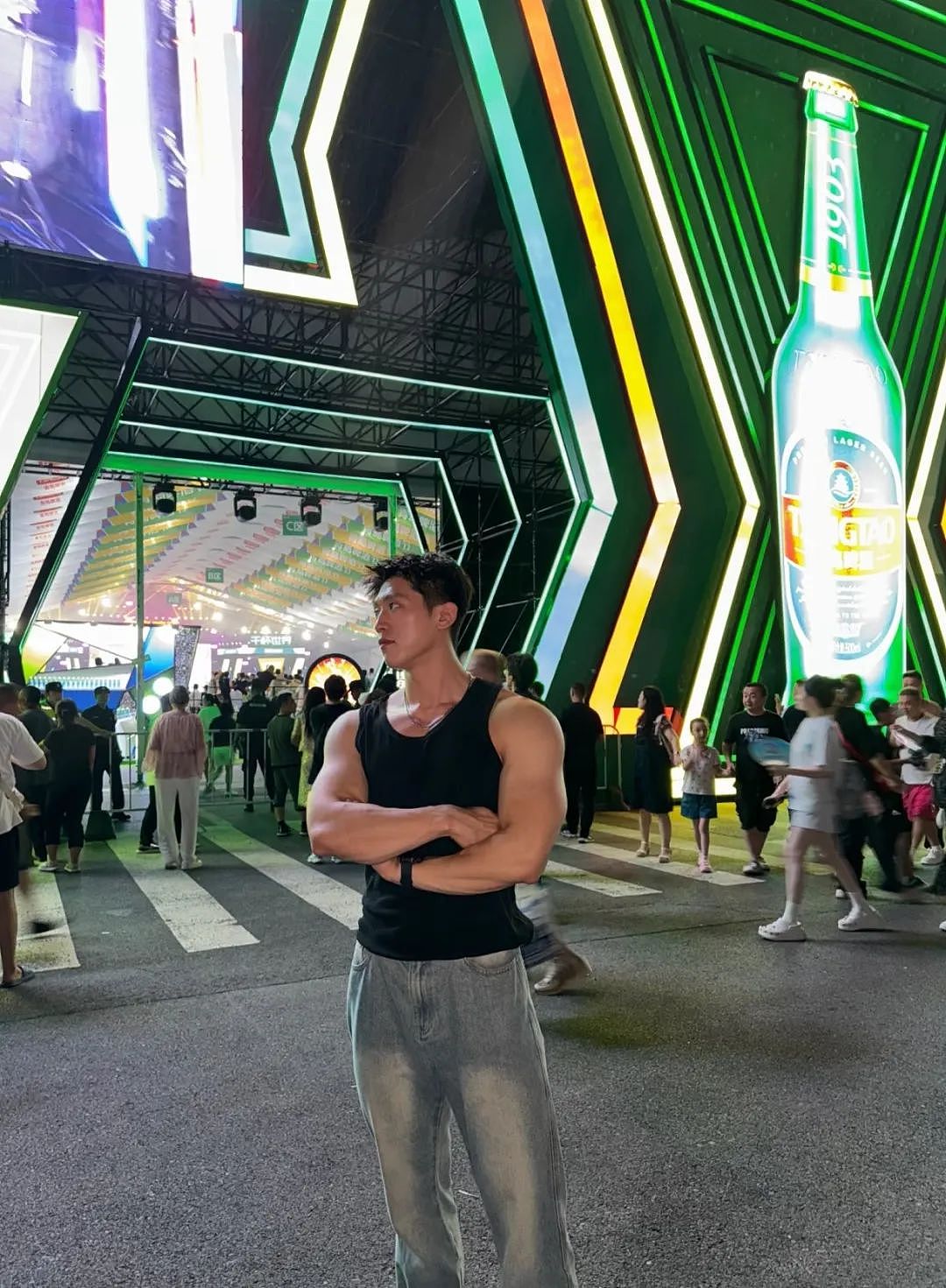 【帅哥】189黑皮体育生，俊朗的外表，性感的肌肉，网友：让我先吃...（组图） - 6