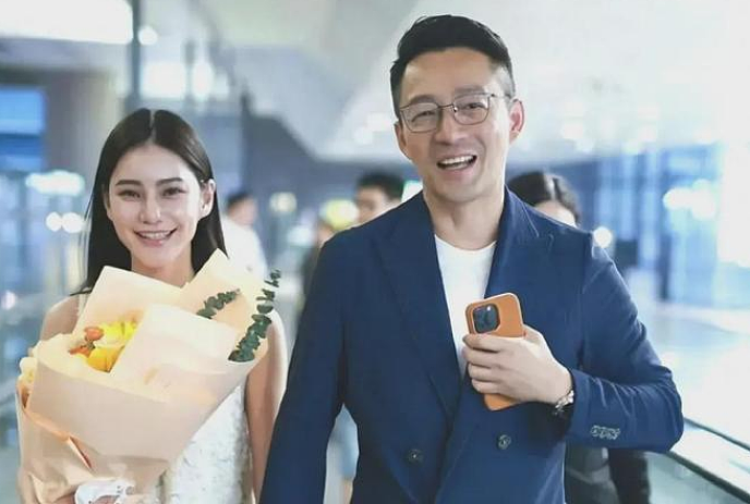 汪小菲一家四口巴厘岛度假,马筱梅一脸孕相,玥儿箖儿长大了(组图) - 1