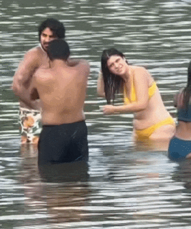 骂爆!4名印度男女在加拿大湖里洗澡!当众搓背、洗腋下、擦屁股,网友们愤怒了…(组图) - 2