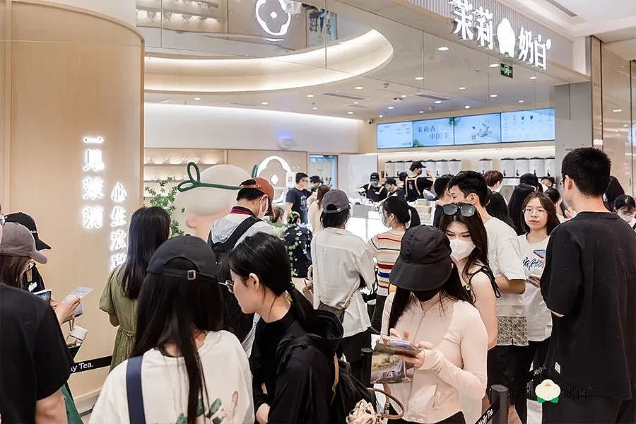 网红奶茶门店天花板突然掉落，店员身亡！正处于“开业有礼”活动期，公司回应（视频/组图） - 4