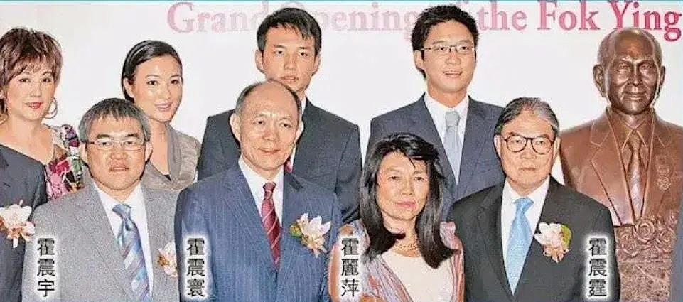 豪门内斗争70亿!亲兄弟为钱闹上法庭,低调夫妇连夜搬出祖宅,今到底鹿死谁手?(组图) - 6