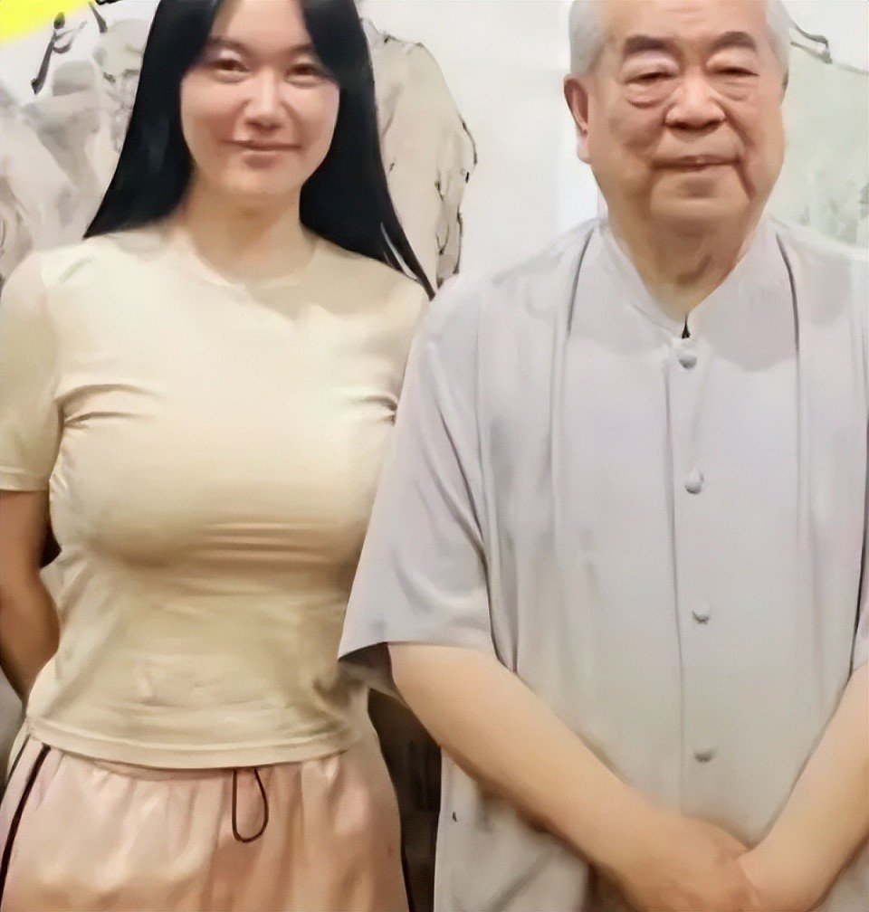 范曾陷入家族内斗!带娇妻去法国看展拒见女儿,徐萌疑似怀孕上位(组图) - 5