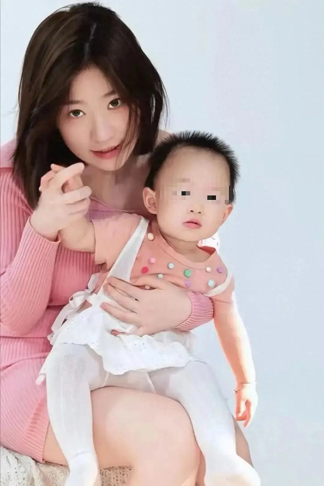 王思聪换女友后续，懒懒直播哭肿眼又瘦又憔悴，拒绝回答分手问题（组图） - 4