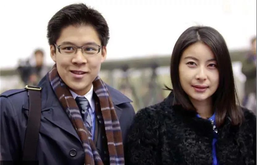 豪门内斗争70亿!亲兄弟为钱闹上法庭,低调夫妇连夜搬出祖宅,今到底鹿死谁手?(组图) - 34