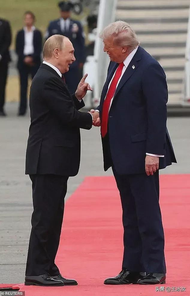 红毯、笑容、零协议，特普会晤背后的暗流涌动（组图） - 3