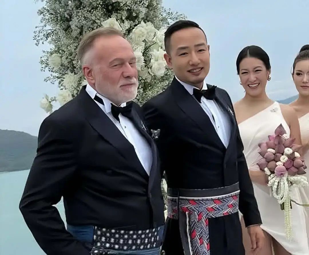恭喜！香港名流和外籍男友举办同性婚礼，俩11岁儿子到场见证（组图） - 3