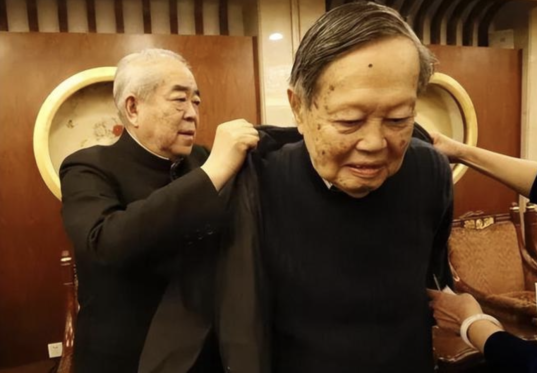 87岁范曾：娶37岁娇妻，人财两空？（组图） - 30