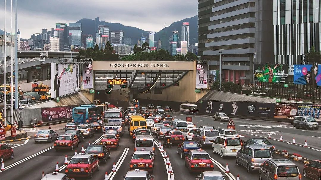 香港高才“烂尾”:近半数主动放弃续签,不强迫必须居住(组图) - 1