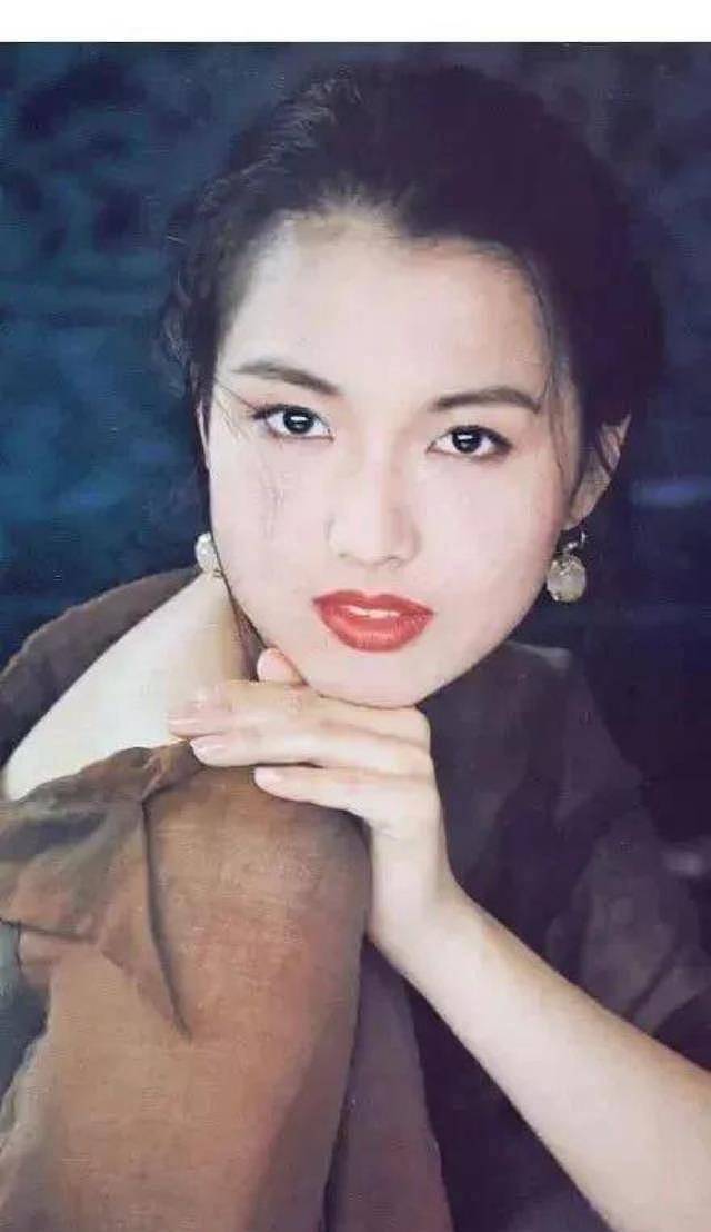“香港最后一位天后”郑秀文：挺过出轨婚变，如何做到一生爱一人（组图） - 5