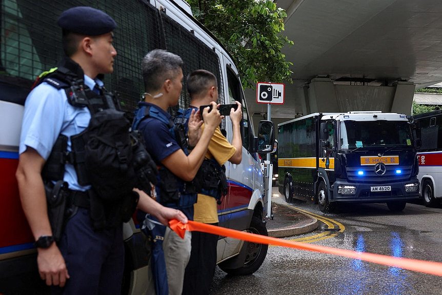 黎智英佩戴动态心电图监测仪出席结案陈词（图） - 1