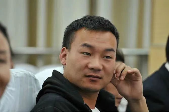 【情感】6岁一针致聋，30年后文坛封神！父母的手、妻子的眼、女儿的笑照亮他的人生（组图） - 3
