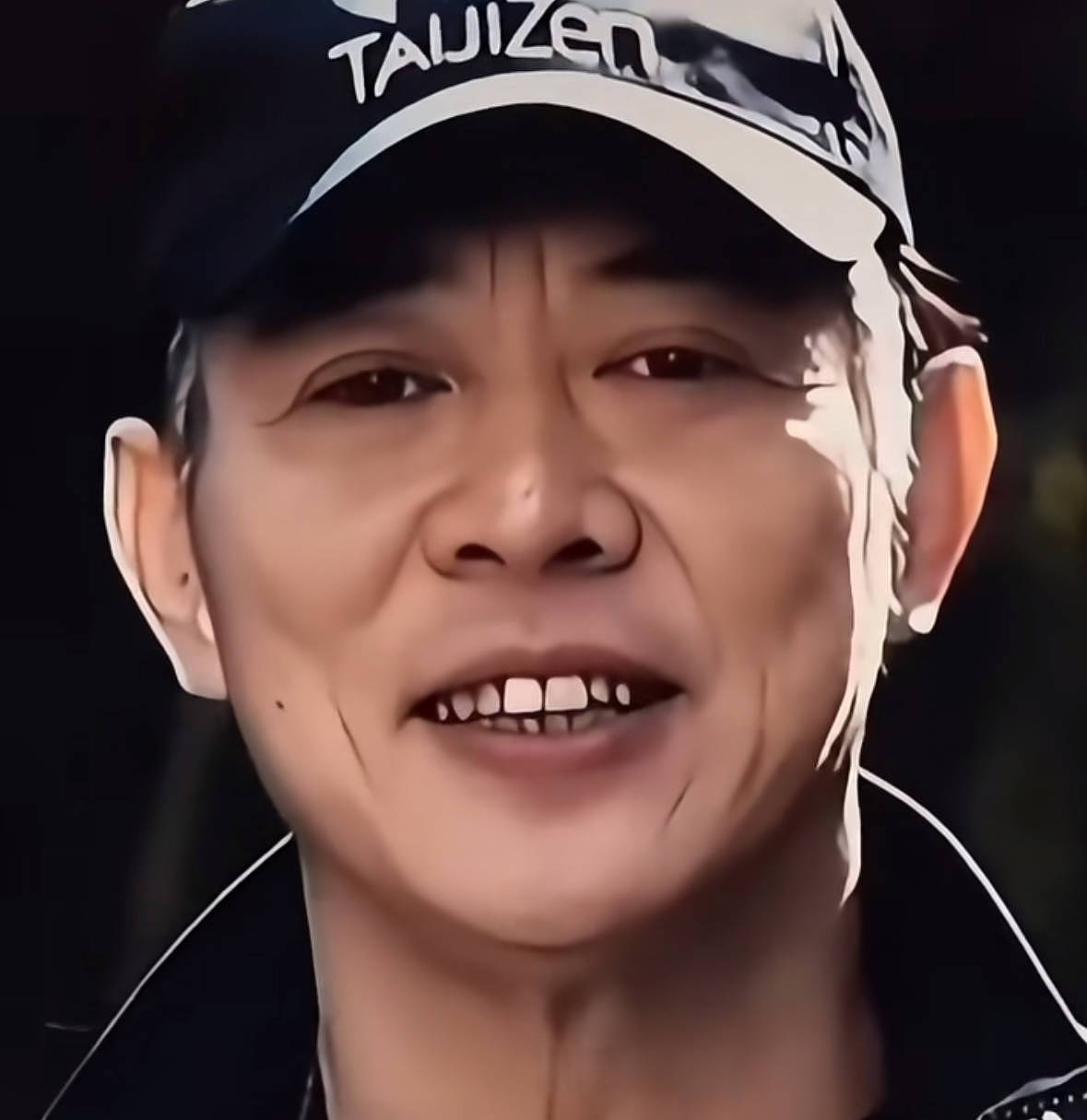 李连杰因甲亢住院，病床照曝光表情痛苦，好友晒聊天记录报平安（组图） - 2