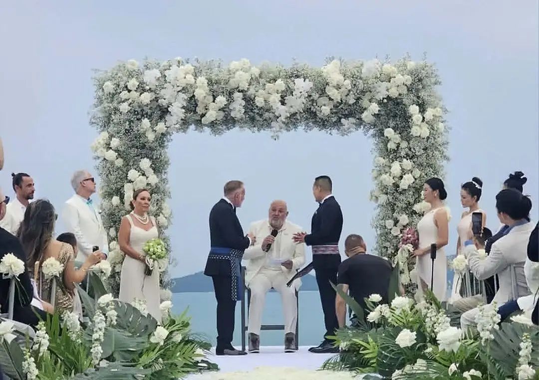 恭喜！香港名流和外籍男友举办同性婚礼，俩11岁儿子到场见证（组图） - 4