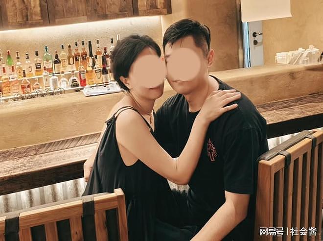 上海女子制49页PPT举报飞行员男友，出轨十多位女性，互发下体照片（组图） - 1