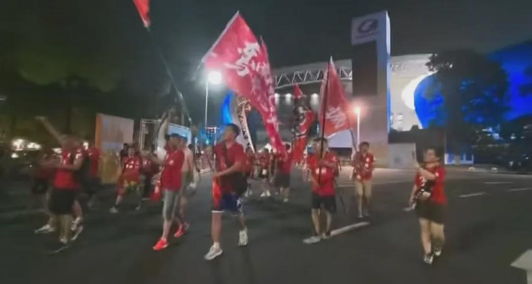 这“垫底城市”终于赢了一次，全网高兴得像过年（组图） - 11