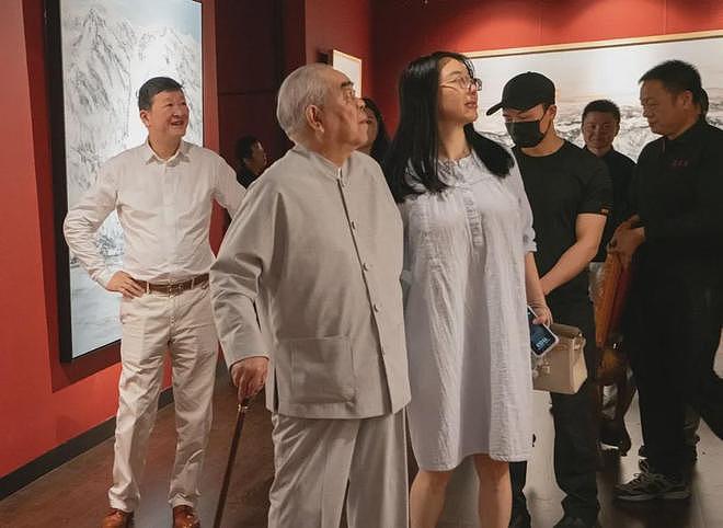 范曾继子评论区沦陷！背靠老爷子享尽资源，合影曝光从不提生父（组图） - 13