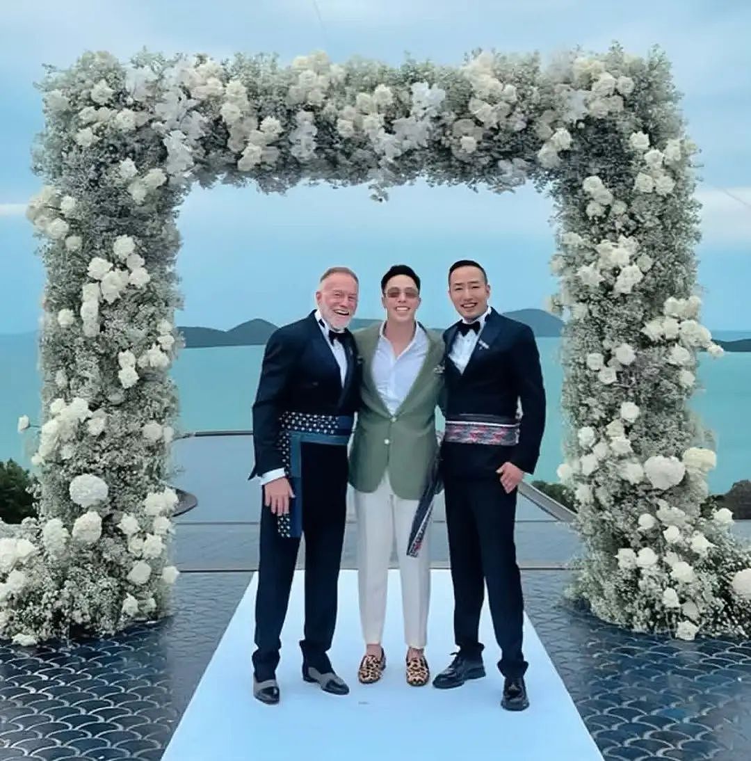 恭喜！香港名流和外籍男友举办同性婚礼，俩11岁儿子到场见证（组图） - 5