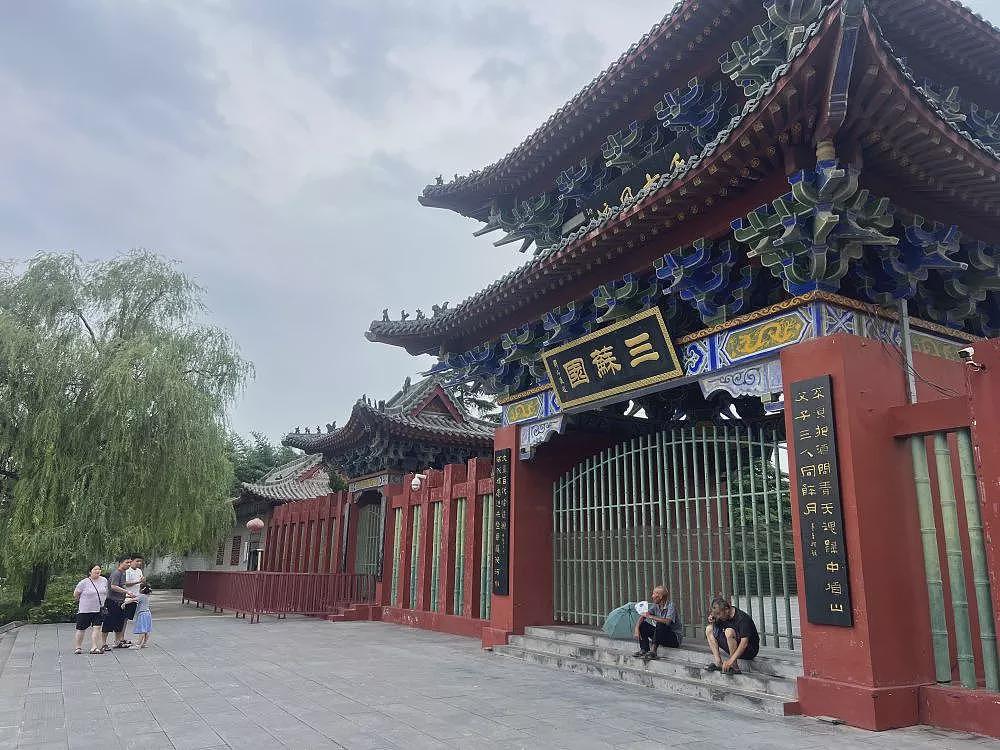 “俄罗斯外籍院士”，33亿元投资闹剧（组图） - 1