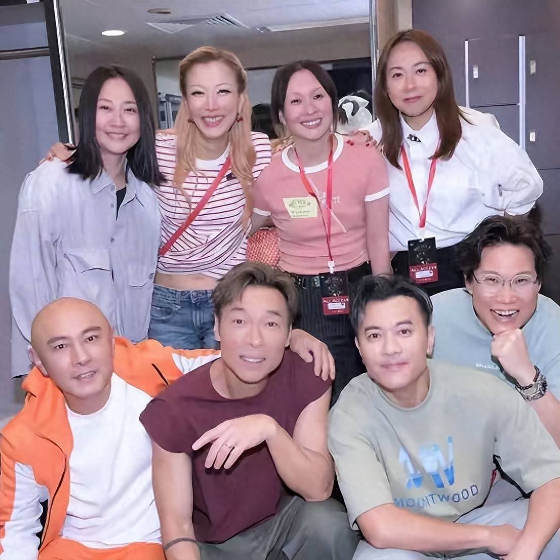 张卫健太太罕见现身，与郑秀文等人合影被指憔悴（组图） - 1