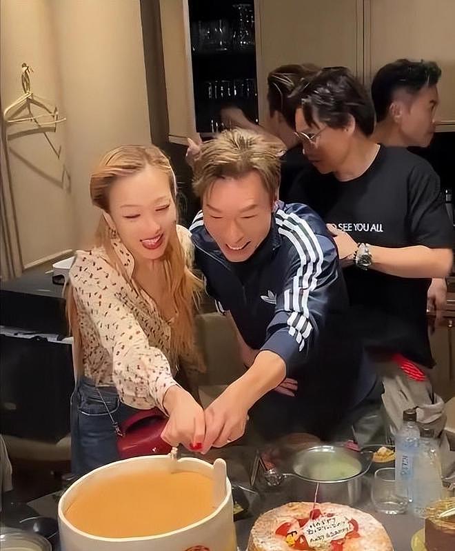 “香港最后一位天后”郑秀文：挺过出轨婚变，如何做到一生爱一人（组图） - 1