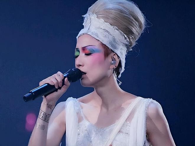 “香港最后一位天后”郑秀文：挺过出轨婚变，如何做到一生爱一人（组图） - 15