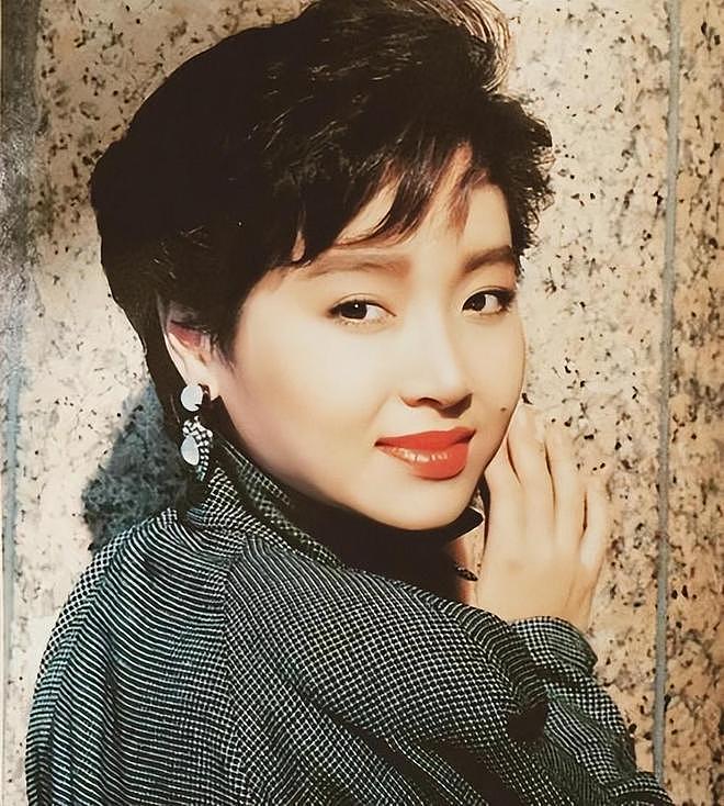恬妞：出道即巅峰却遭富豪骗婚？中年逆袭，如何写出大女主剧本（组图） - 20