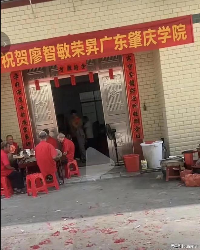 南阳一女生考上大专举办升学宴,网友们吵翻了(组图) - 5