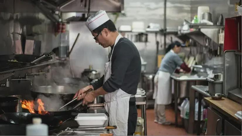 餐馆打工华人到移民局报道后被当场拘留,有工卡,没犯罪记录(组图) - 3