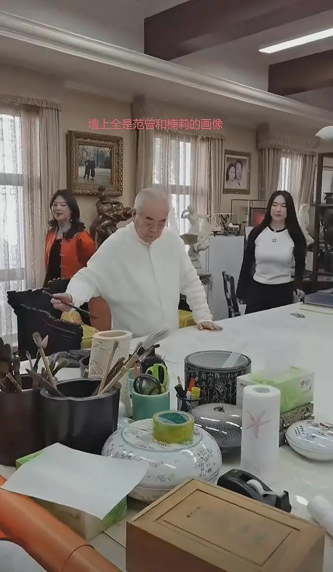 范曾新家曝光：二层复式装修奢华，婚房宽敞明亮，床很大床单是金色的（组图） - 5