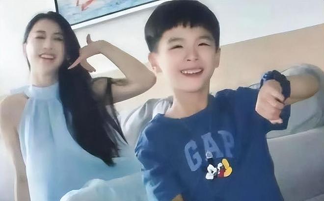 离婚7个月后，这一次高调秀恩爱的杨子，没给黄圣依留一丝体面（组图） - 25