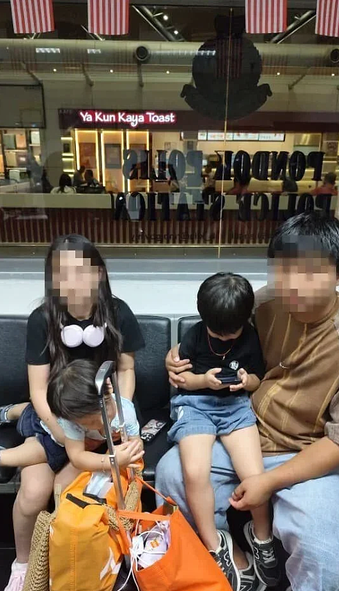 震惊！华人女子携俩幼童大闹海关，强扯穆斯林移民官头巾致其受伤，法院判决引爆舆论（组图） - 2