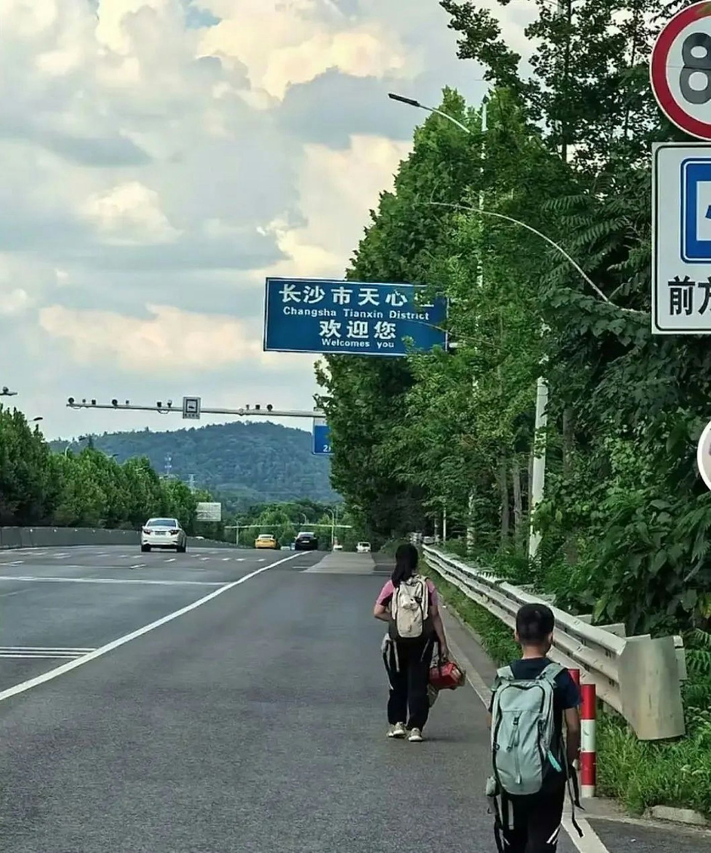 历时31天!80后父亲带子女徒步800km从深圳回长沙:磨炼两人的毅力(组图) - 2