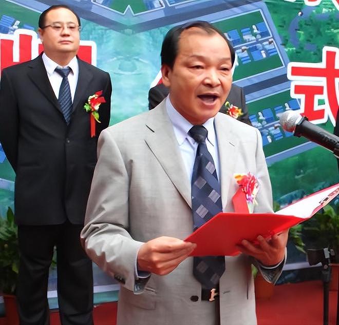 中国稀土太子爷的奢靡生活：90万一顿饭，父子俩挥霍上百亿资产（组图） - 11