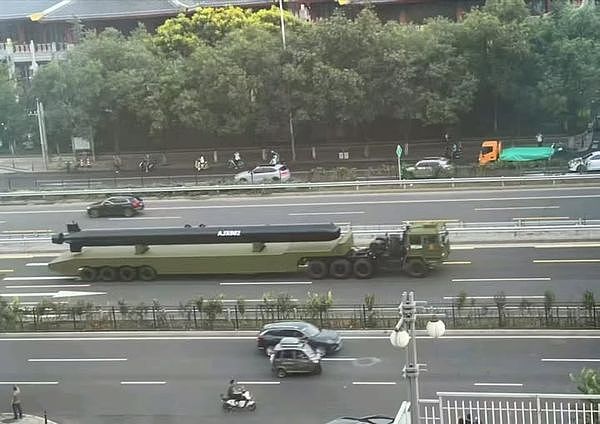 可毁灭沿海城市！大阅兵“海啸武器”现身北京街头（视频/组图） - 1