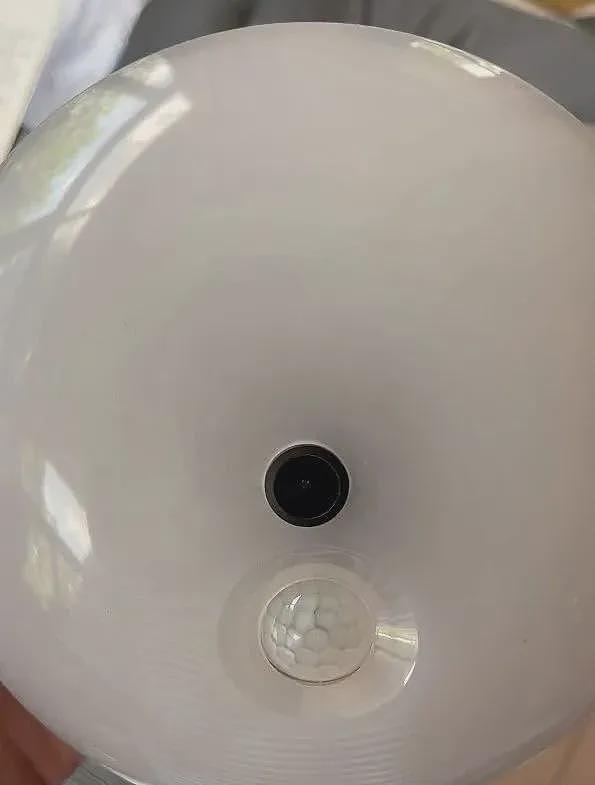女租客停电发现伪装成灯泡的隐蔽摄像头,警方调查(组图) - 1