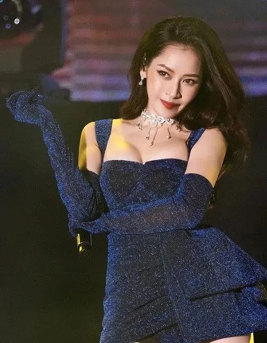 【美女】倪妮的脸，柳岩的匈，晓彤的腿，这个小姐姐身材太狠了（组图） - 4