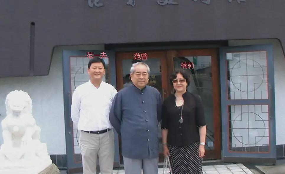 范曾新家曝光：二层复式装修奢华，婚房宽敞明亮，床很大床单是金色的（组图） - 14
