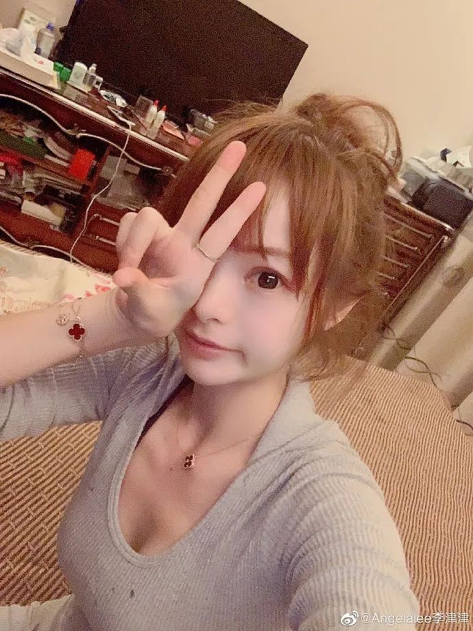 【美女】她因70F的胸太大放弃舞蹈，靠健身练出犯规身材，网友：太顶了（组图） - 2