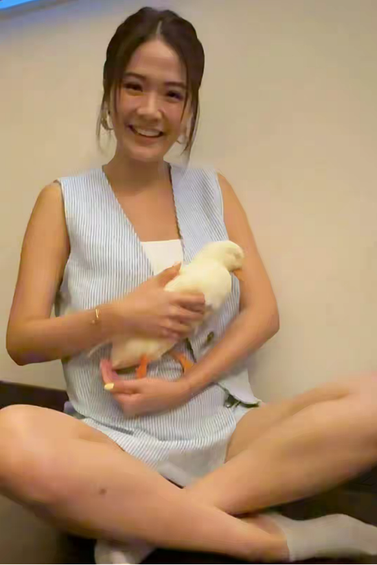 TVB女星养鸭治疗情伤，48小时亲密相处不嫌脏，曾爆公司灵异事件（组图） - 3